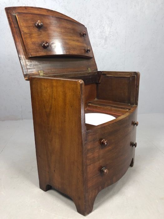 Victorian mahogany commode/bedside cabinet disguised as a small bow fronted chest of drawers, approx - Image 5 of 5