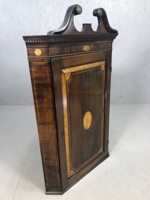 Victorian corner cupboard with inlay detailing and three shaped internal shelves, approx 75cm x 40cm - Image 7 of 7