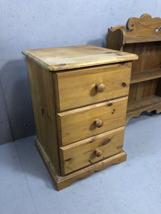 Single pine three drawer bedside and a small pine carved bookshelf - Image 2 of 3