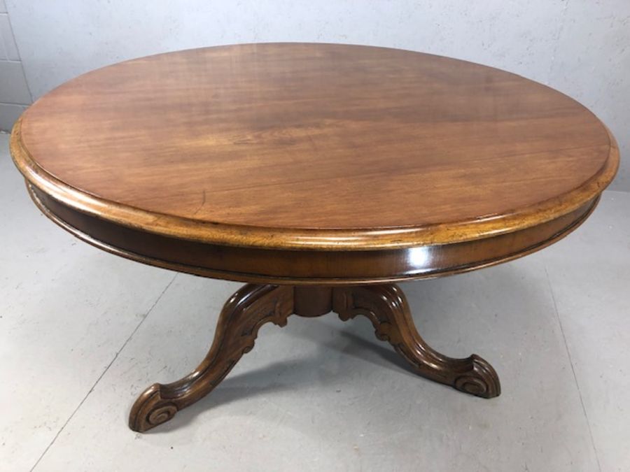 Circular mahogany pedestal table on tripod heavily carved feet approx 1 metre in diameter - Image 5 of 6