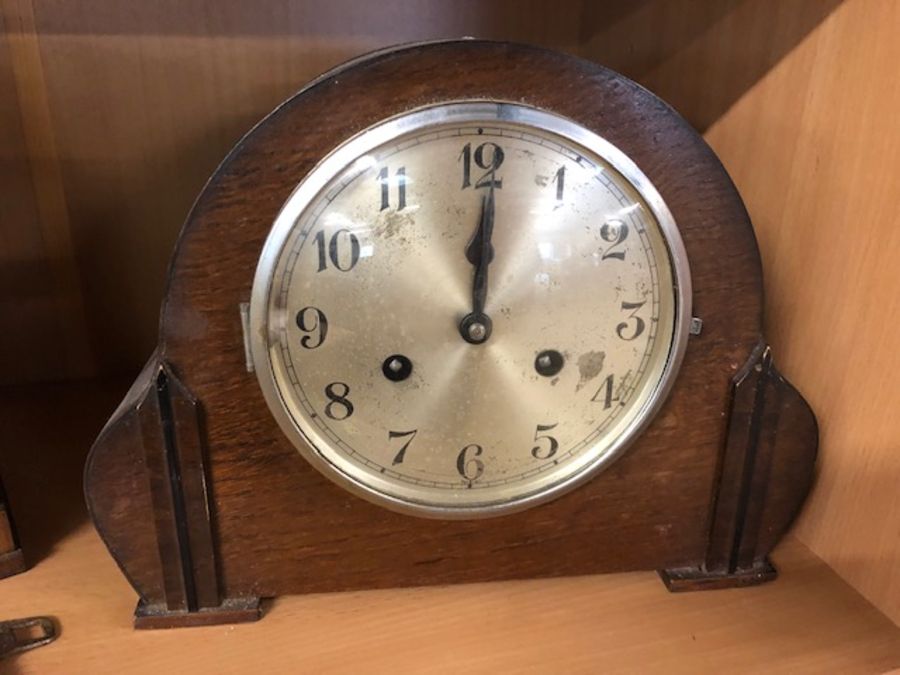 Collection of four mantel clocks, one in the Art Deco style - Image 3 of 5