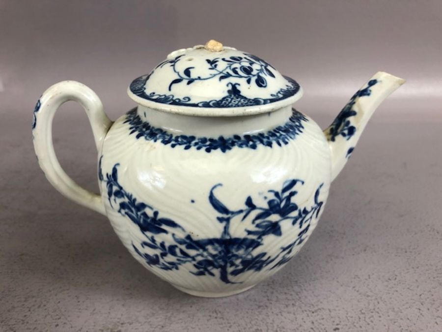 Collection of 18th and 19th Century porcelain Worcester teawares, to include Herringbone teapot - Image 2 of 65