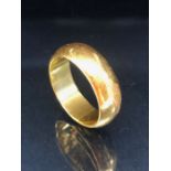 22ct Gold band size 'K' and approx 7.5g