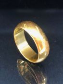 22ct Gold band size 'K' and approx 7.5g