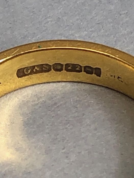 22ct Gold fully hallmarked band approx size 'M' & 6.8g - Image 5 of 5