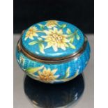 Pill box decorated in enamel and depicting Edelweiss, with hinged lid and lined in 9ct gold and