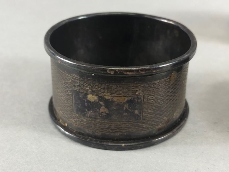 Collection of four silver hallmarked napkin rings total weight approx 55.5g - Image 7 of 14