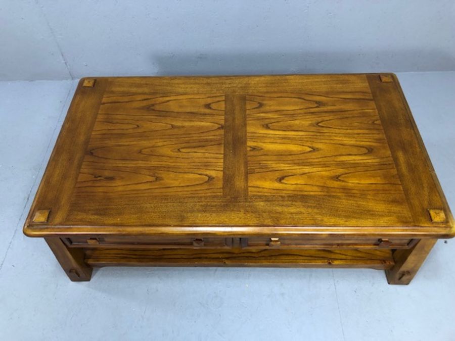 Modern oak coffee table with two drawers and shelf under, approx 120cm x 67cm x 40cm tall - Image 2 of 6