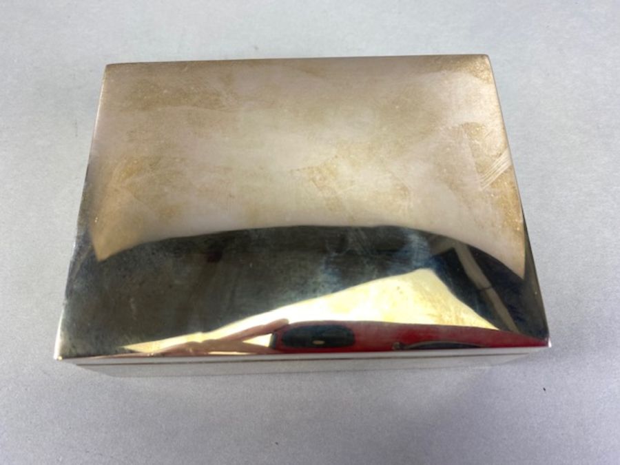 Silver Hallmarked cigarette box, hinged lid, wooden lined approx 11.5 x 8.6 x 3.8cm and hallmarked - Image 4 of 7