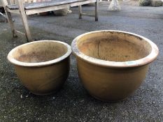 Two similar garden pots the largest approx 47cm in diameter
