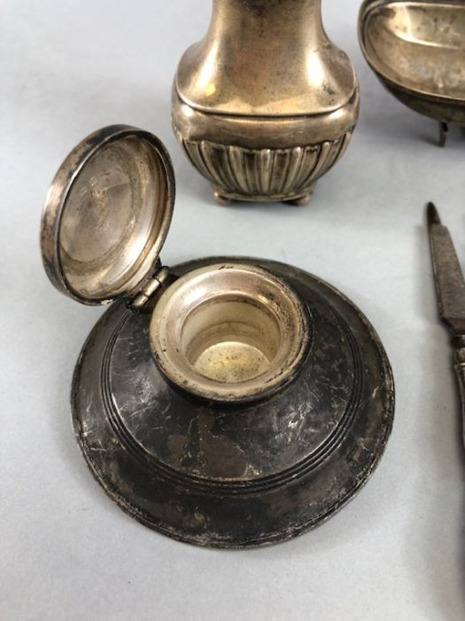 Collection of hallmarked silver items to include a silver basket, inkwell, propelling pencil and a - Image 4 of 14