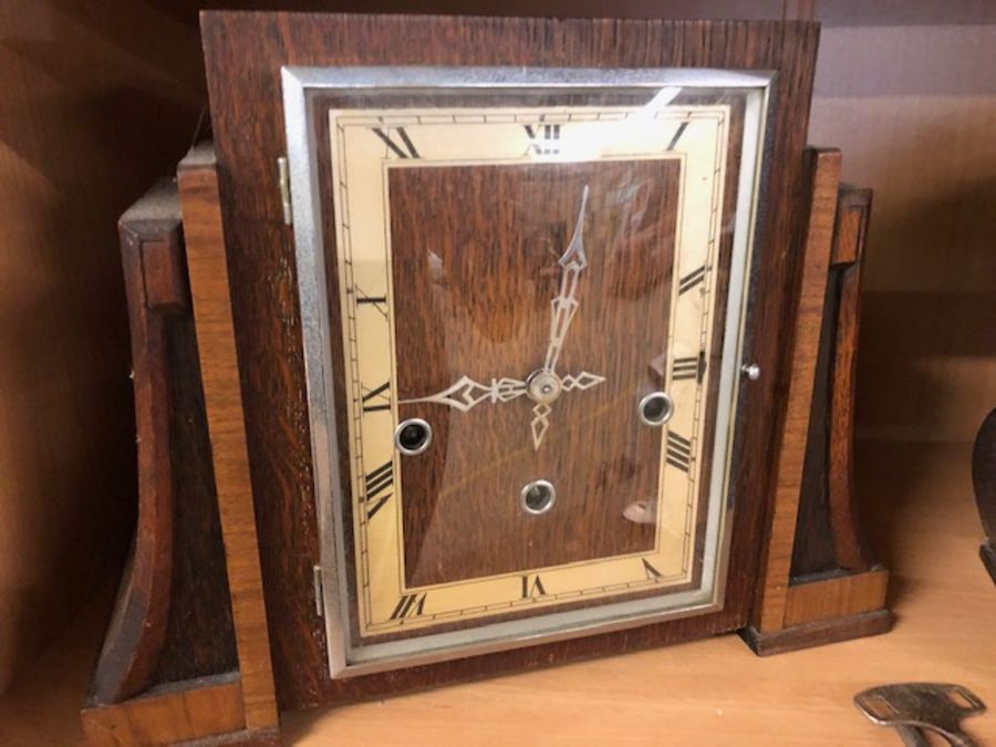 Collection of four mantel clocks, one in the Art Deco style - Image 2 of 5