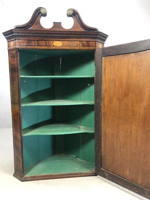 Victorian corner cupboard with inlay detailing and three shaped internal shelves, approx 75cm x 40cm - Image 4 of 7