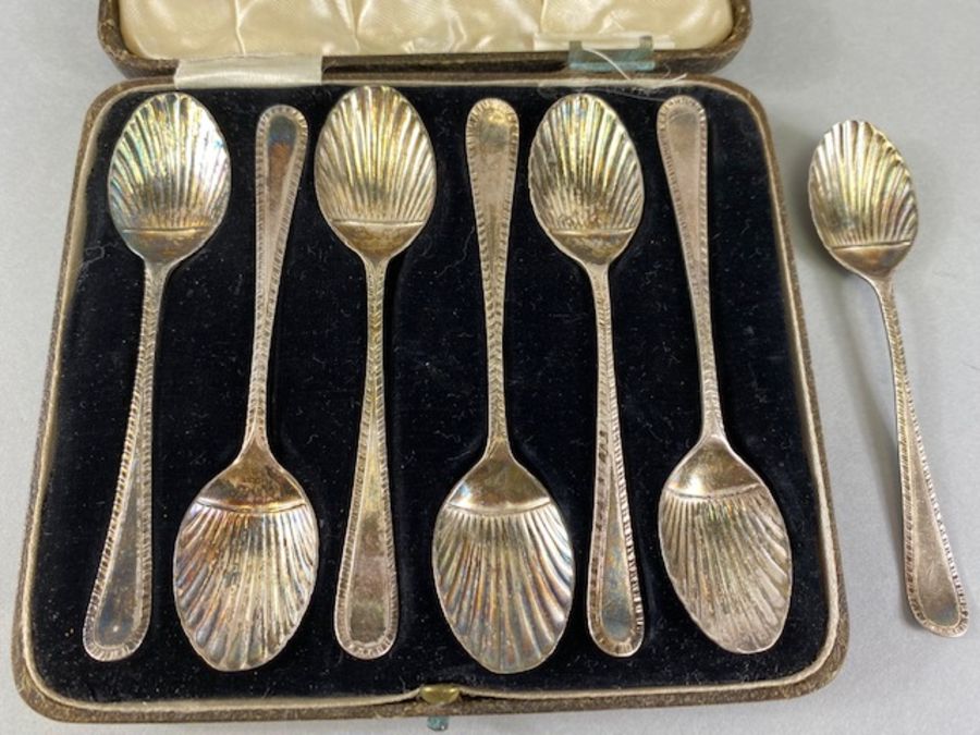Seven Victorian hallmarked silver spoons of shell design hallmarked for London 1893 by maker William - Image 3 of 4