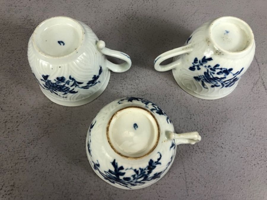 Collection of 18th and 19th Century porcelain Worcester teawares, to include Herringbone teapot - Image 12 of 65