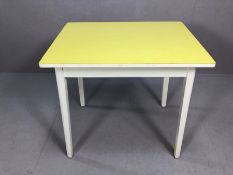 Retro melomine topped kitchen table, approx 81cm x 61cm 75cm tall