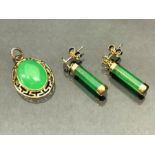 Chinese Style 14ct Gold and Jade earring and pendant set. Oval Gold framed Jade pendant and