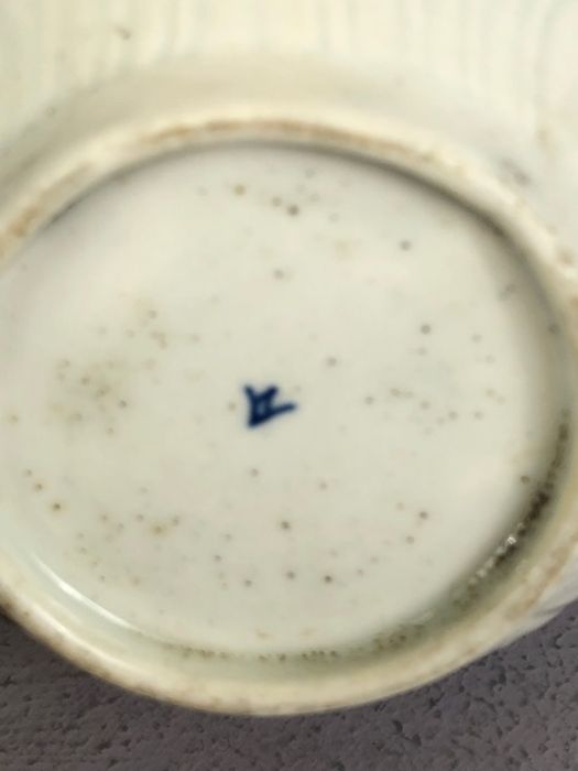 Collection of 18th and 19th Century porcelain Worcester teawares, to include Herringbone teapot - Image 7 of 65