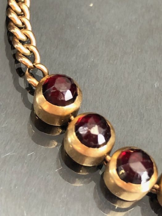 9ct Gold Bracelet of link design and set with seven faceted garnets and with safety chain (total - Image 2 of 6