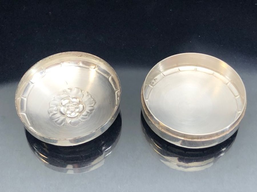 Georg Jensen silver pill box model 79D stamps to reverse with flower motif approx 36mm in diameter - Image 5 of 7