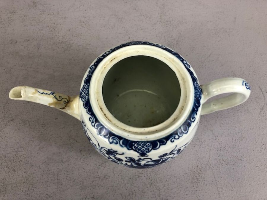 Collection of 18th and 19th Century porcelain Worcester teawares, to include Herringbone teapot - Image 20 of 65