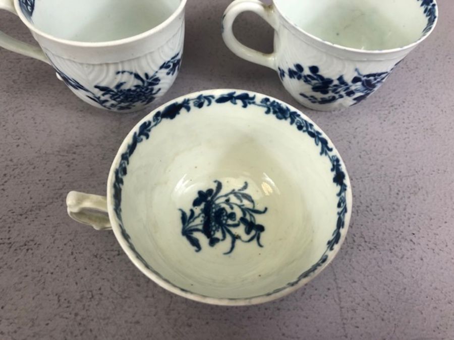 Collection of 18th and 19th Century porcelain Worcester teawares, to include Herringbone teapot - Image 9 of 65