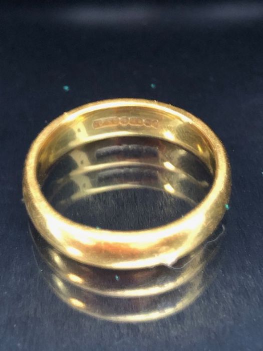 22ct Gold fully hallmarked band approx size 'M' & 6.8g - Image 2 of 5