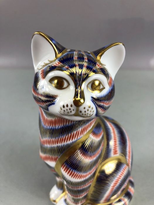 Two Royal Crown Derby paperweights in the form of seated cats, each approx 13cm in height - Image 4 of 13