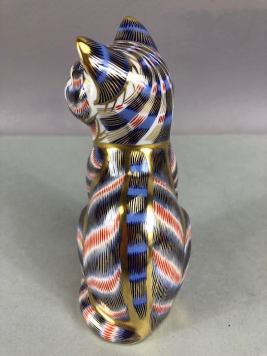 Two Royal Crown Derby paperweights in the form of seated cats, each approx 13cm in height - Image 6 of 13