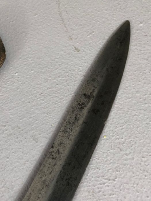 British Victorian 1827 Pattern Officers Sword blade etched DAWSON ROCHESTER etched with crowned VR - Image 16 of 49