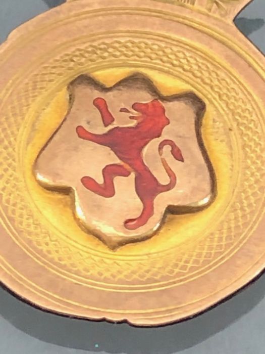 9ct Gold medallion fully hallmarked and decorated with a red rampant Lion and surmounted by a - Image 5 of 5