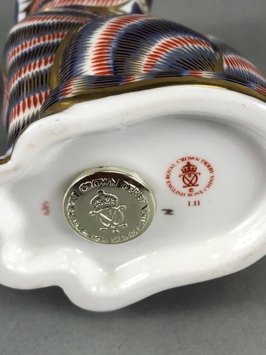 Two Royal Crown Derby paperweights in the form of seated cats, each approx 13cm in height - Image 7 of 13