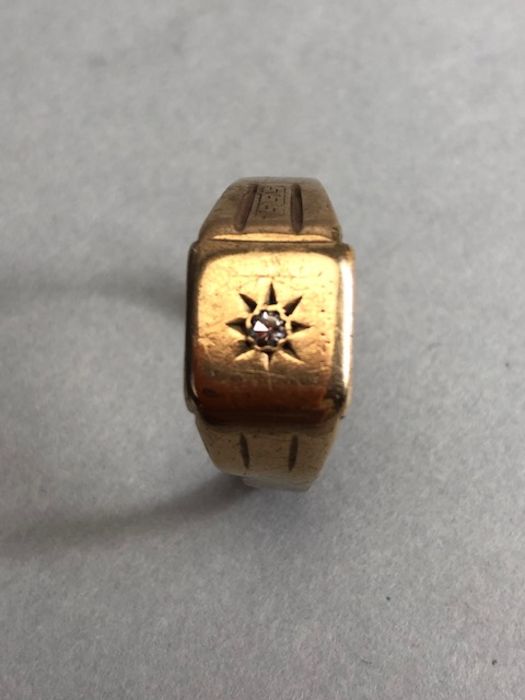 9ct Gold signet ring set with a single diamond, fully hallmarked in a star setting, fully hallmarked - Image 7 of 7