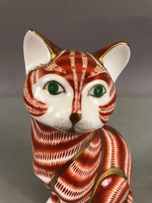 Two Royal Crown Derby paperweights in the form of seated cats, each approx 13cm in height - Image 9 of 13