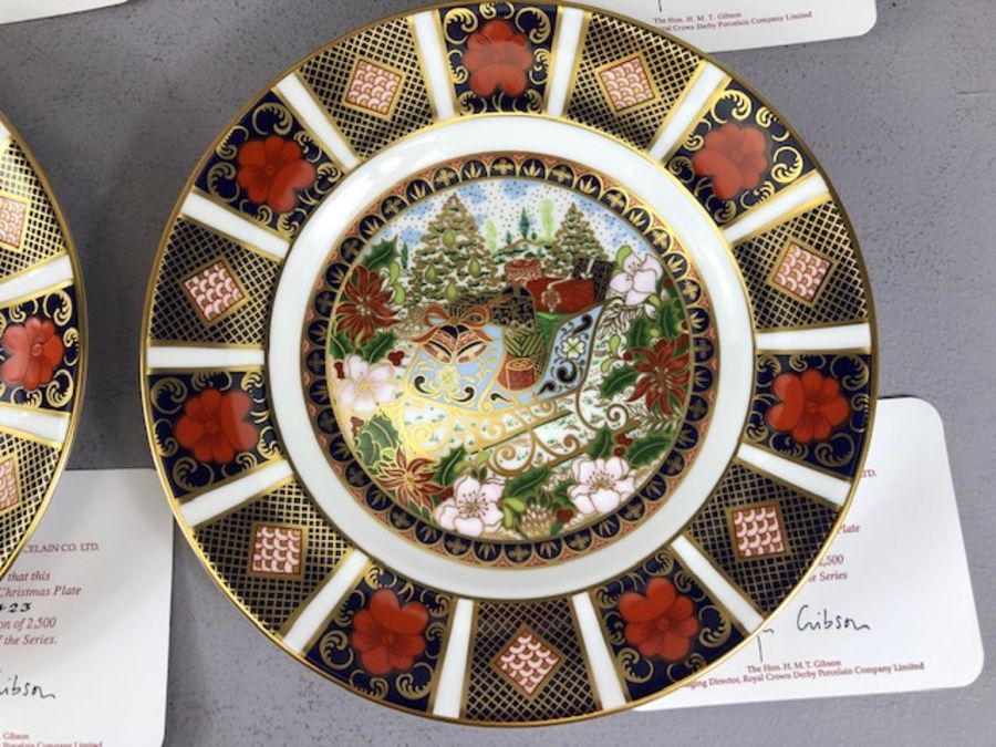 Six Royal Crown Derby limited edition Christmas collectors plates, 1991 - 1996 inclusive, unboxed, - Image 7 of 8