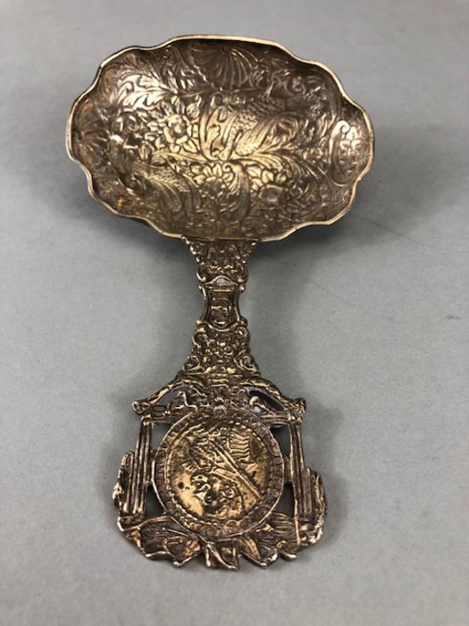 Silver hallmarked ornate (possibly caddy) spoon the handle set with a Silver coin hallmarked for - Image 2 of 5
