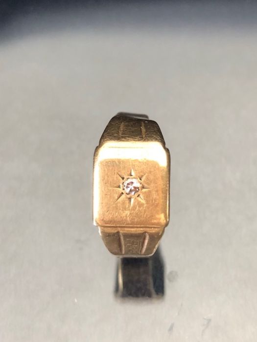 9ct Gold signet ring set with a single diamond, fully hallmarked in a star setting, fully hallmarked - Image 2 of 7