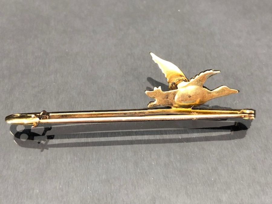 15ct Gold Brooch or tie pin with an enamel flying duck approx 5cm in length and 3.5g - Image 5 of 5