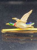 15ct Gold Brooch or tie pin with an enamel flying duck approx 5cm in length and 3.5g