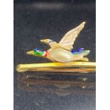 15ct Gold Brooch or tie pin with an enamel flying duck approx 5cm in length and 3.5g