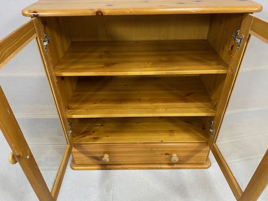 Pine unit with two glazed doors, two shelves and drawer under, approx 80cm x 39cm x 85cm - Image 5 of 5