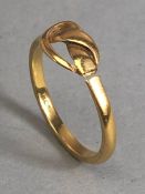 18ct Gold cross over design ring approx size S & 3.5g