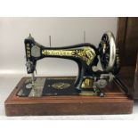 Vintage Singer Sewing Machine in case, no. S428099