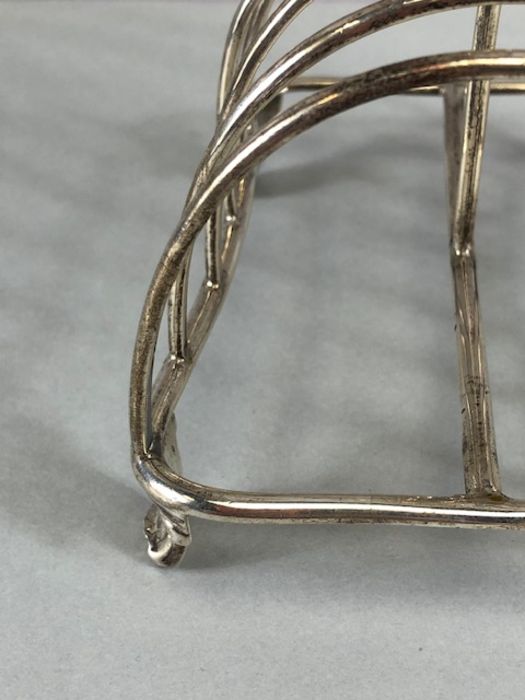 Silver hallmarked toast rack hallmarked for Birmingham approx 16 x 10 x 15cm tall possibly - Image 6 of 9
