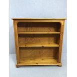 Modern pine bookcase approx 95 x 27 x 97cm