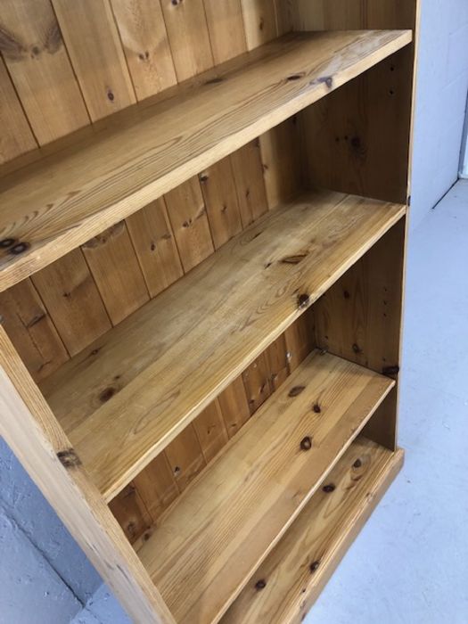 Pine bookcase with adjustable shelves, approx 92cm x 31cm x 183cm tall - Image 4 of 6