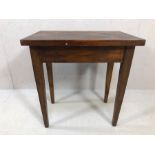 Small wooden sofa table on tapering legs, approx 60cm x 41cm x 63cm