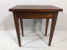Small wooden sofa table on tapering legs, approx 60cm x 41cm x 63cm