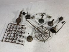 Vintage metalware items to include candle holders and trivets (9)