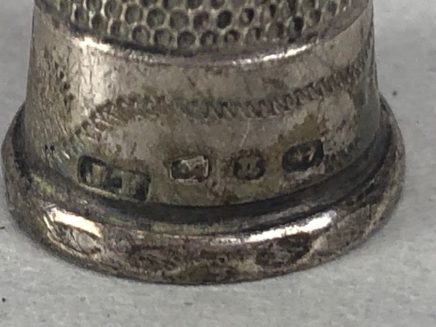 Silver items to include cigarette case (A/F) thimble and a napkin ring (80g) - Image 9 of 12